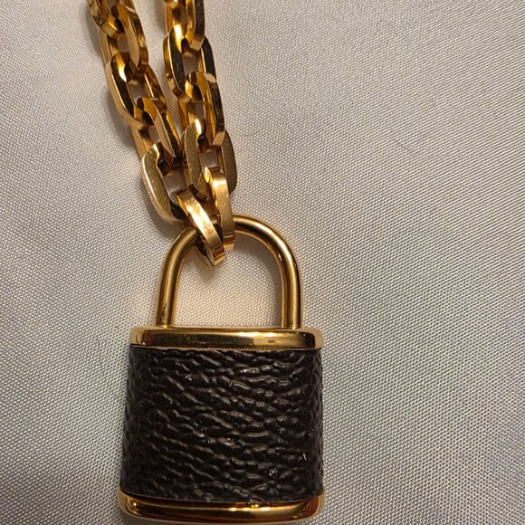 Brand new gold chain lock necklace - Picture 2 of 3